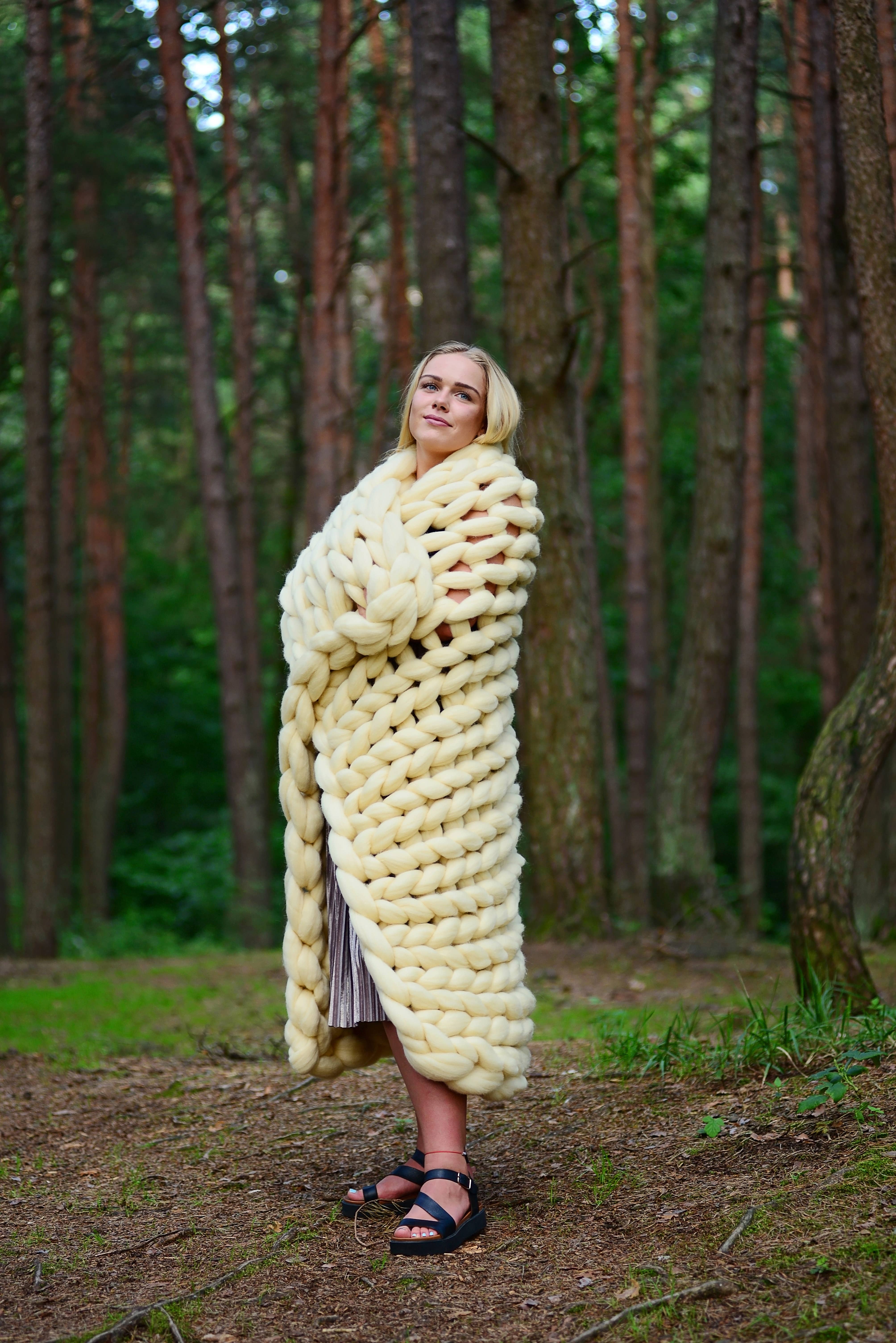 Chunky Wool Studio - Wholesale Throw Blanket - Chunky Knit Blanket  - 30 colors available16