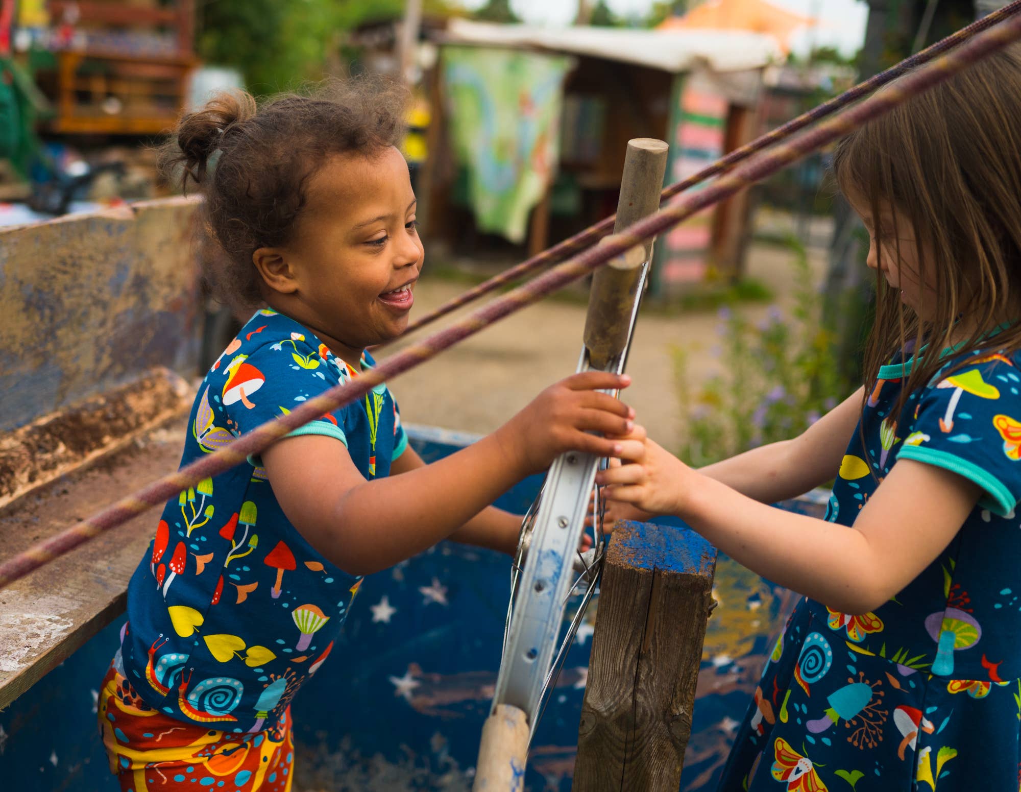 Merle Kids - Wholesale Shirt - Kids - Organic Kids T-Shirts - Forest at Night1