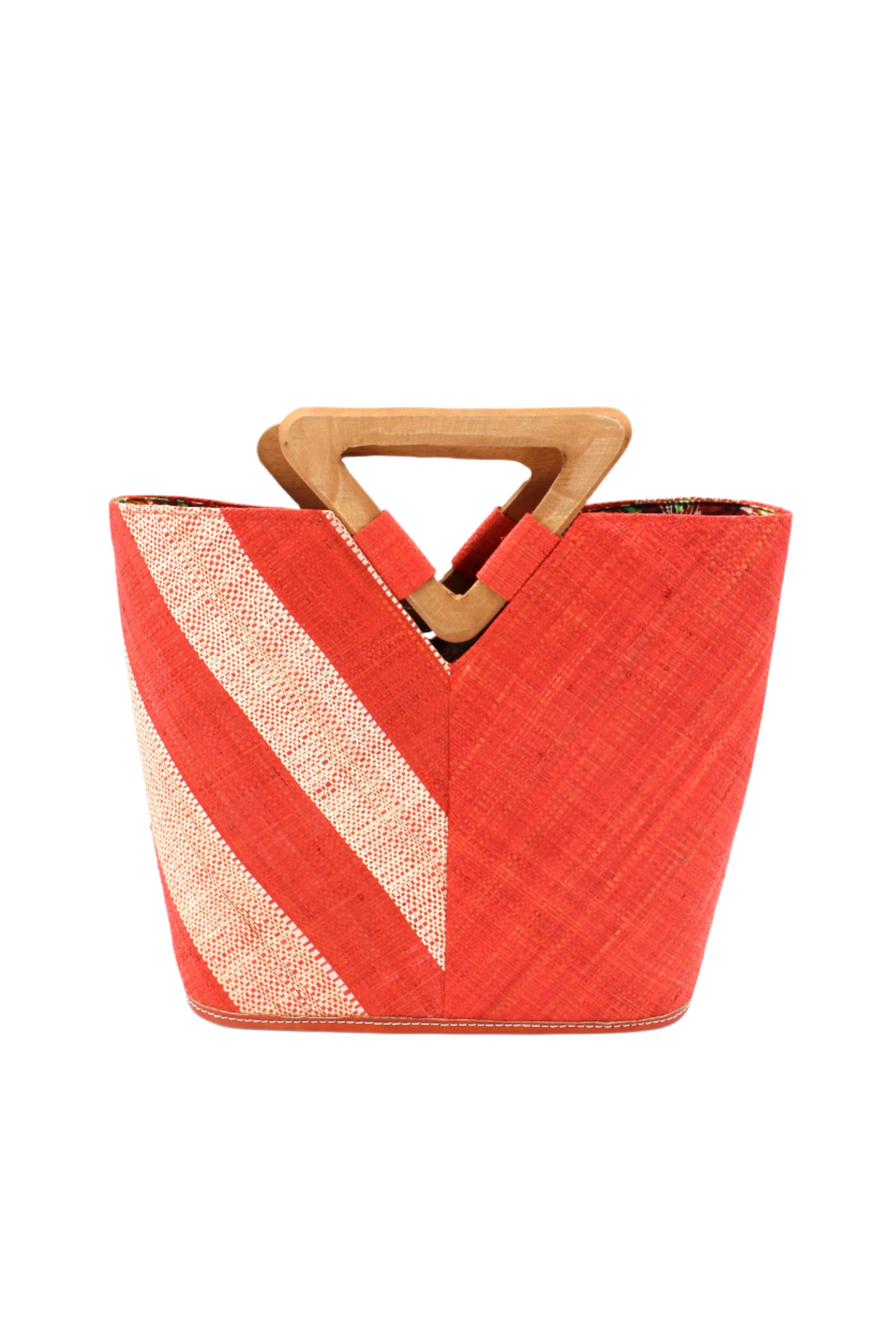 Shebobo – Großhandel Henkeltasche – Damen – Shebobo Strohtasche Zuki in Zweifarbig mit dreieckigen Holzgriffen7