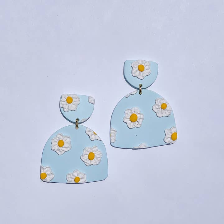 Daisy arches for wholesale by The Color Theory