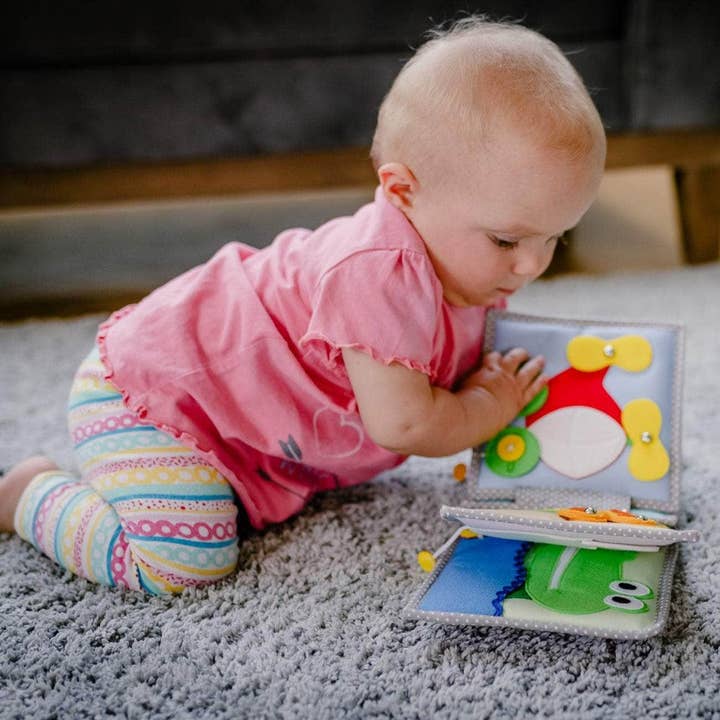 Jolly Designs GmbH - Wholesale Baby & Toddler Book (0-2) - Peek-a-Boo — 6 Page Mini Quiet Book1