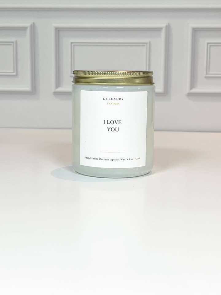 Jeg Elsker Dig - Fløjl + Bær - 8 oz Mælkeglaslys for engroshandel hos DS Luxury Candles