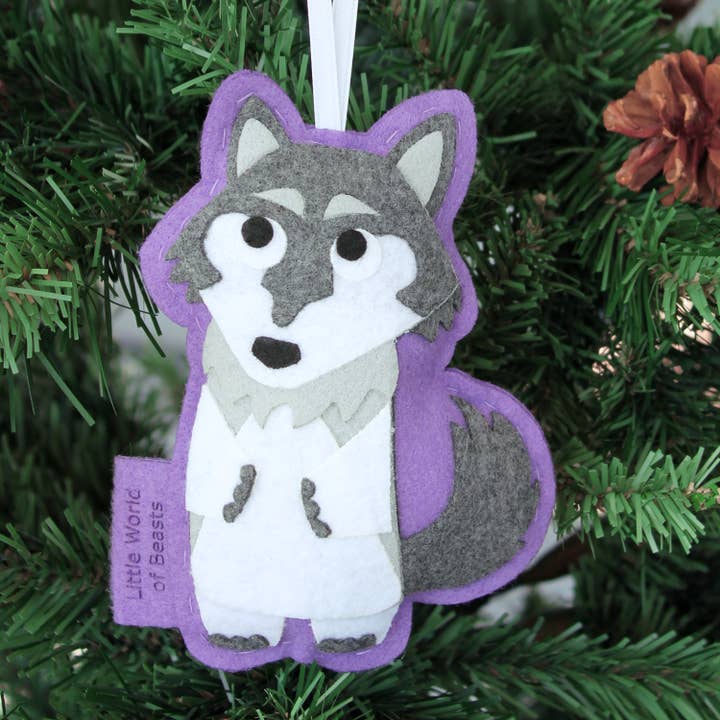 Ornement Hugo le loup gris pour la vente par Little World of Beasts