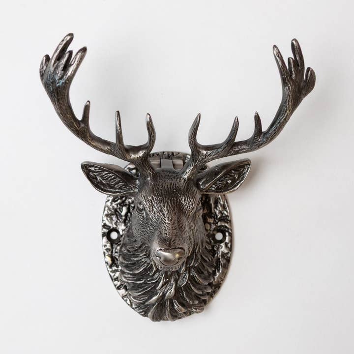 Dørhammer med hjortevildtmotiv - tinfinish for engroshandel hos Brass bee