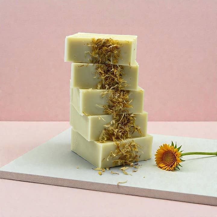 Savon Douceur au Calendula : Le Soin Apaisant à l'Infusion de Fleurs. for wholesale by QuinteSens