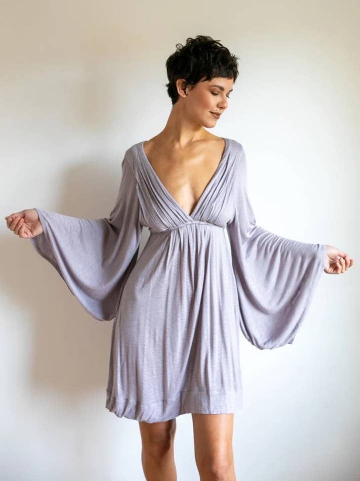 Robe courte Goddess Boho à manches évasées pour la vente par Paramita Designs