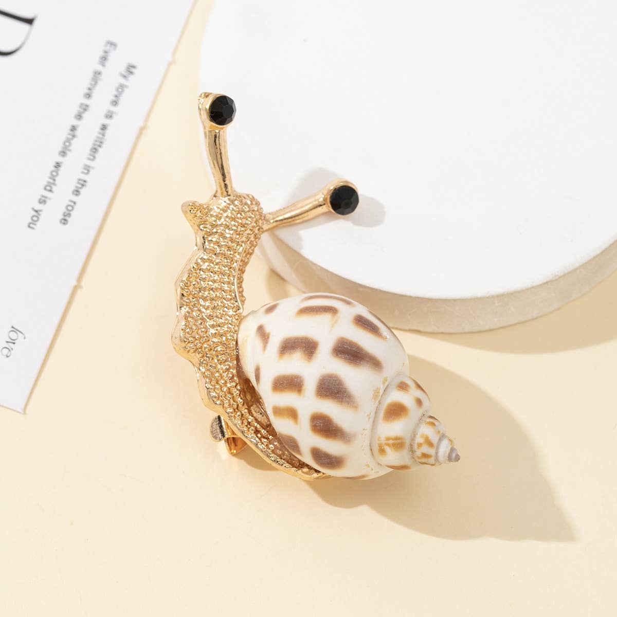 Tourtiwi – Großhandel Broschen – Brosche & Anhänger in Form einer natürlichen Kegelschnecke2