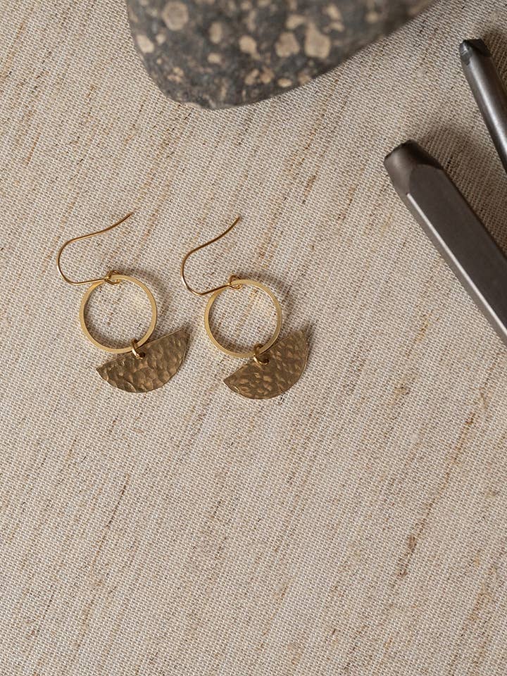 Boucles d'oreilles quille pour la vente par Found & Feral