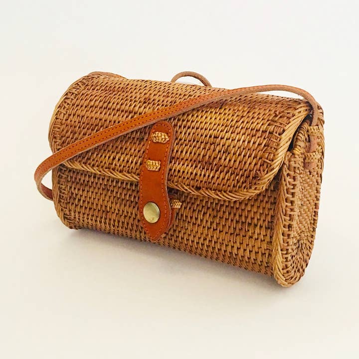 Eve håndvævet Ata taske med rem og læderlukning for engroshandel hos KokoKarma