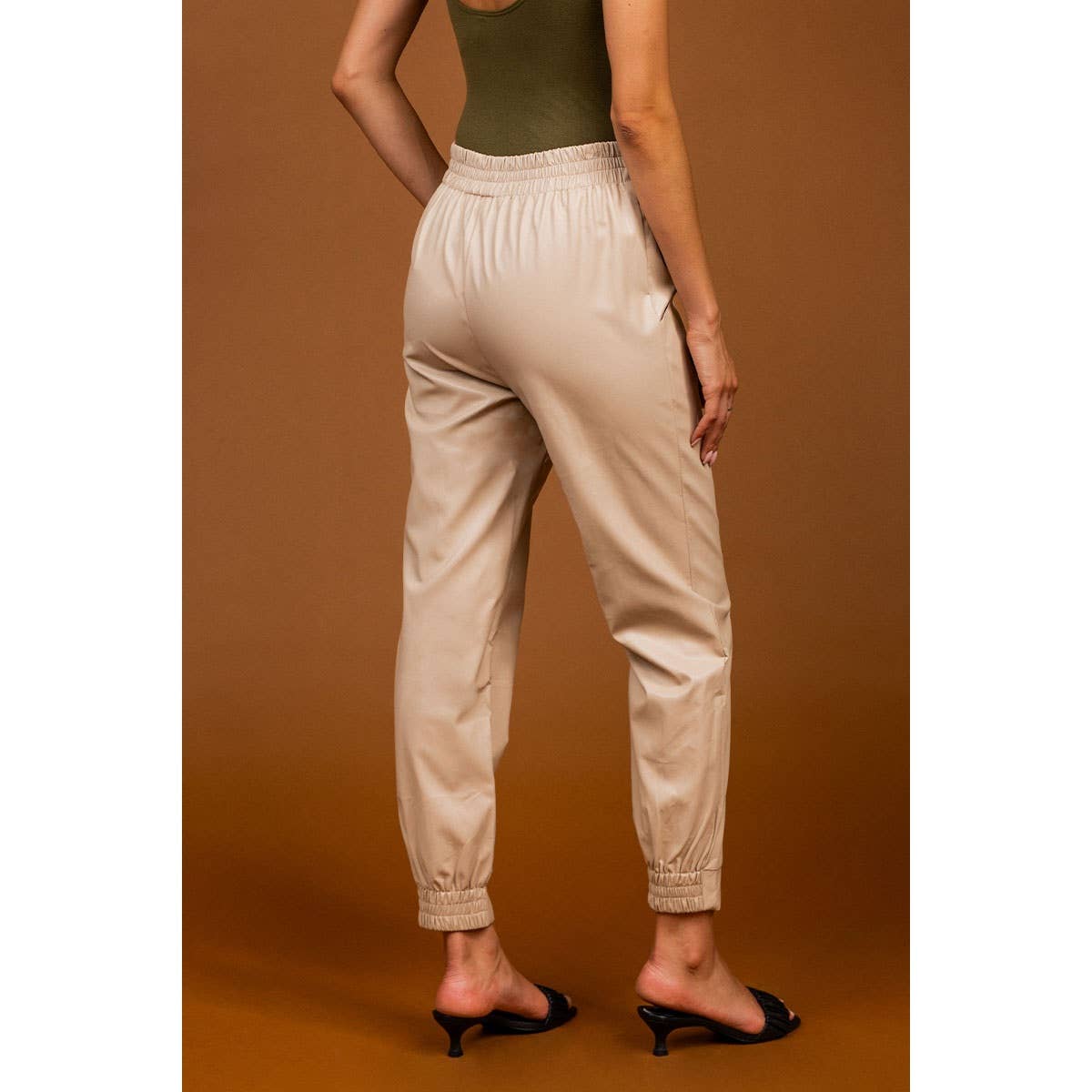 Naked Zebra - Vendita all'ingrosso Pantalone - Donna - Pantaloni da jogging in pelle vegana con elastico in vita6