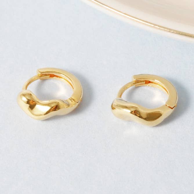 Wobbly Huggies Oorbellen - 18K Goud Verguld, Witgoud Verguld voor wholesale door INKI STUDIO