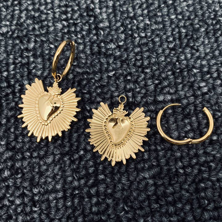 Mio Queena - Wholesale Huggie Earrings - Shine Heart 18K Gilded Stainless Steel Huggie Earrings - FGS1