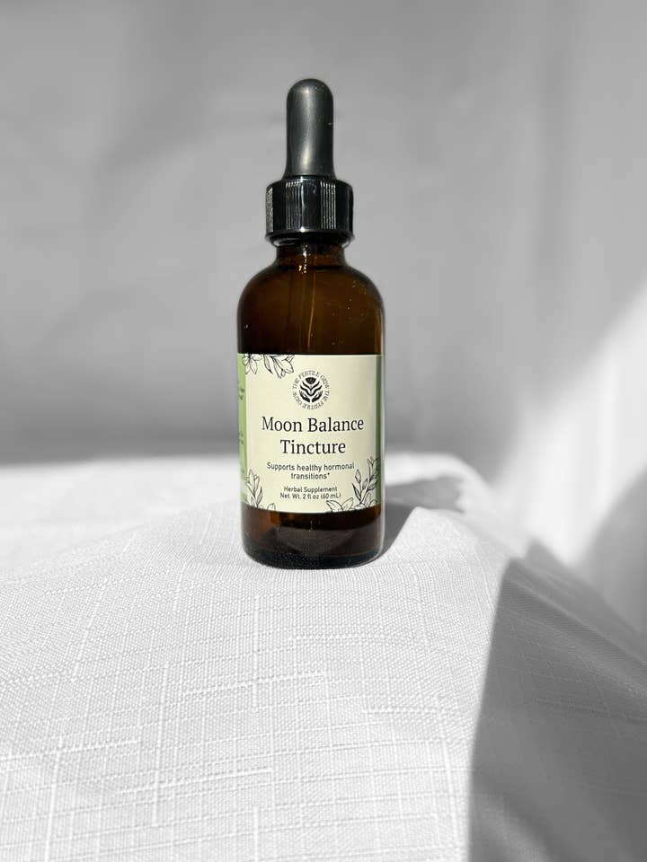 Teinture Herbacée Équilibre Lunaire pour la vente par The Fertile Glow