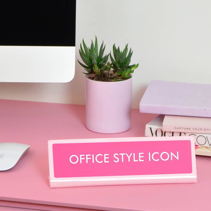 Placa de escritorio con texto 'Office Style Icon' para venta al por mayor de Flamingo Candles