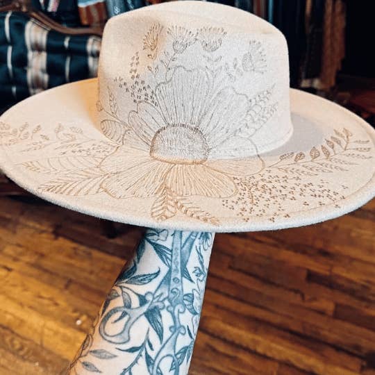 Chapeau Fedora Western Brim avec motifs floraux pyrographiques à double face pour la vente par She's Crafty AVL