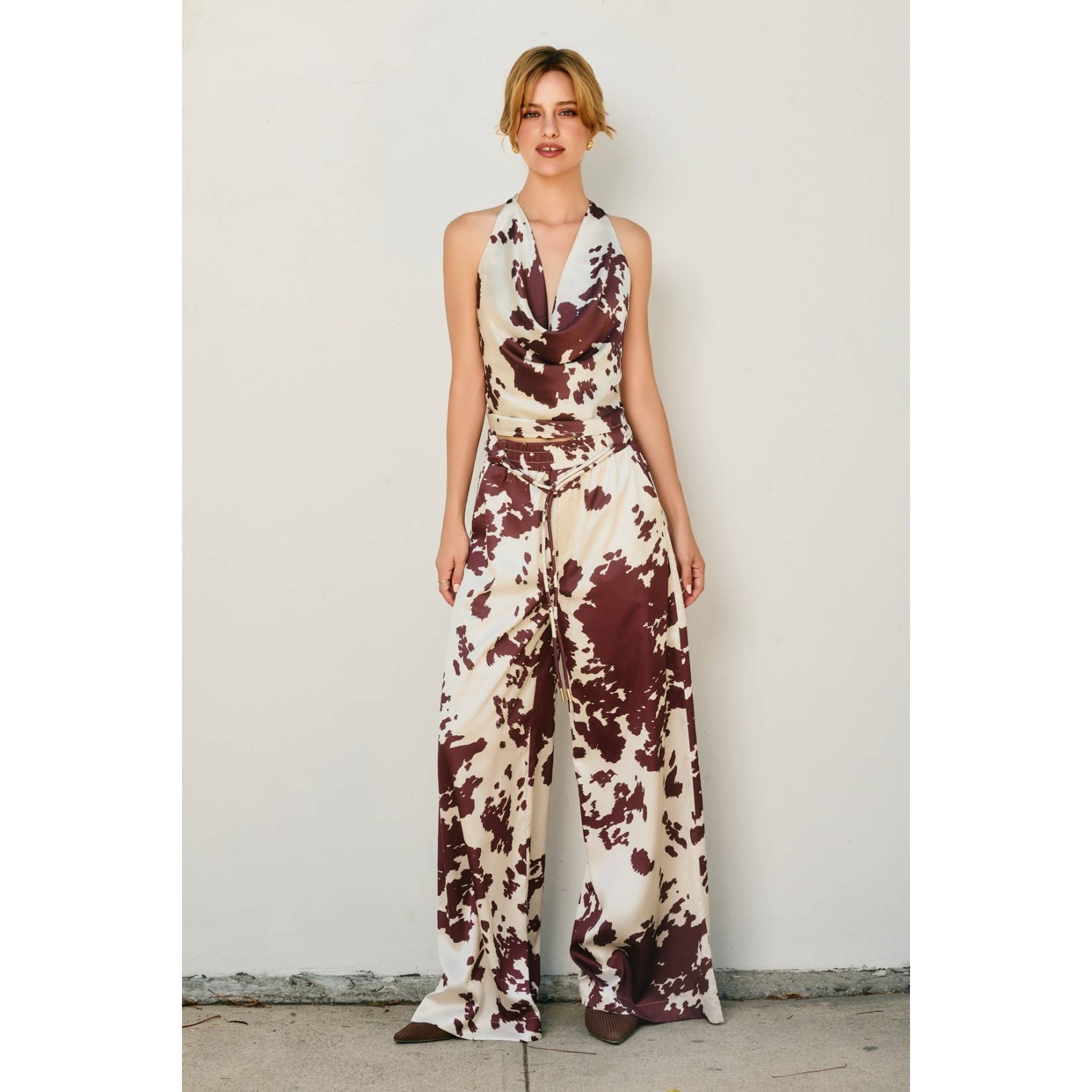 JOHANNESBRØD BRUN Sable Skies bukser med bæltestropper for engroshandel på Faire6