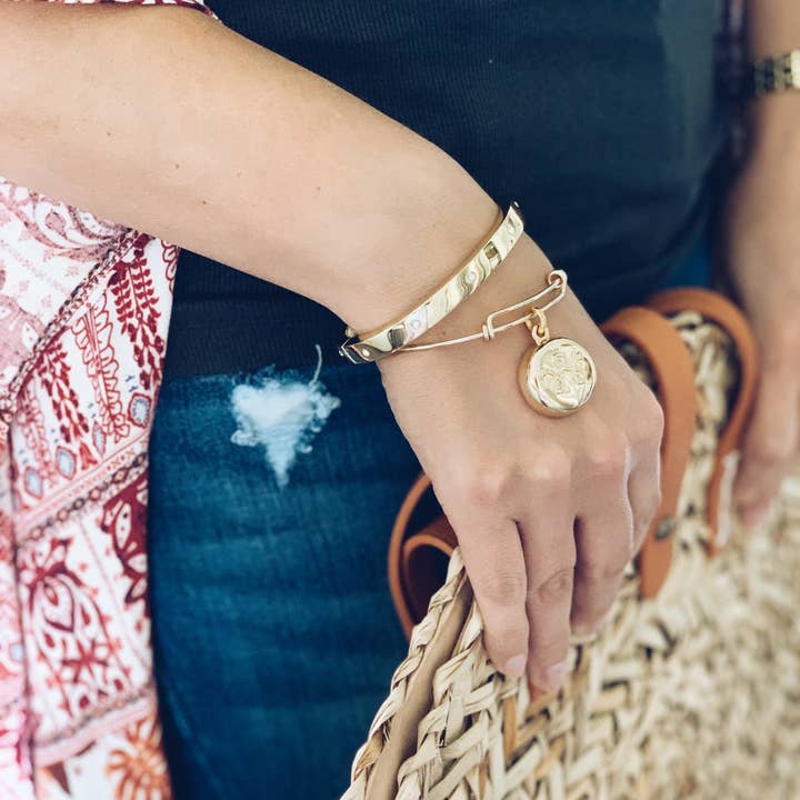 invisaWear - Wholesale Bangle Bracelet - Gold Expandable Bracelet1