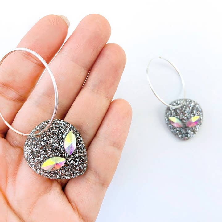 NOW OR NEVER JEWELRY - Wholesale Hangende/ronde oorbellen - Gehypnotiseerde Alien oorbellen