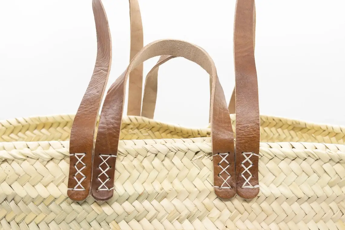HandmadeBestSeller – Großhandel Strandtaschen – FRANZÖSISCHER KORB mit doppelten flachen Ledergriffen, Korbtasche2