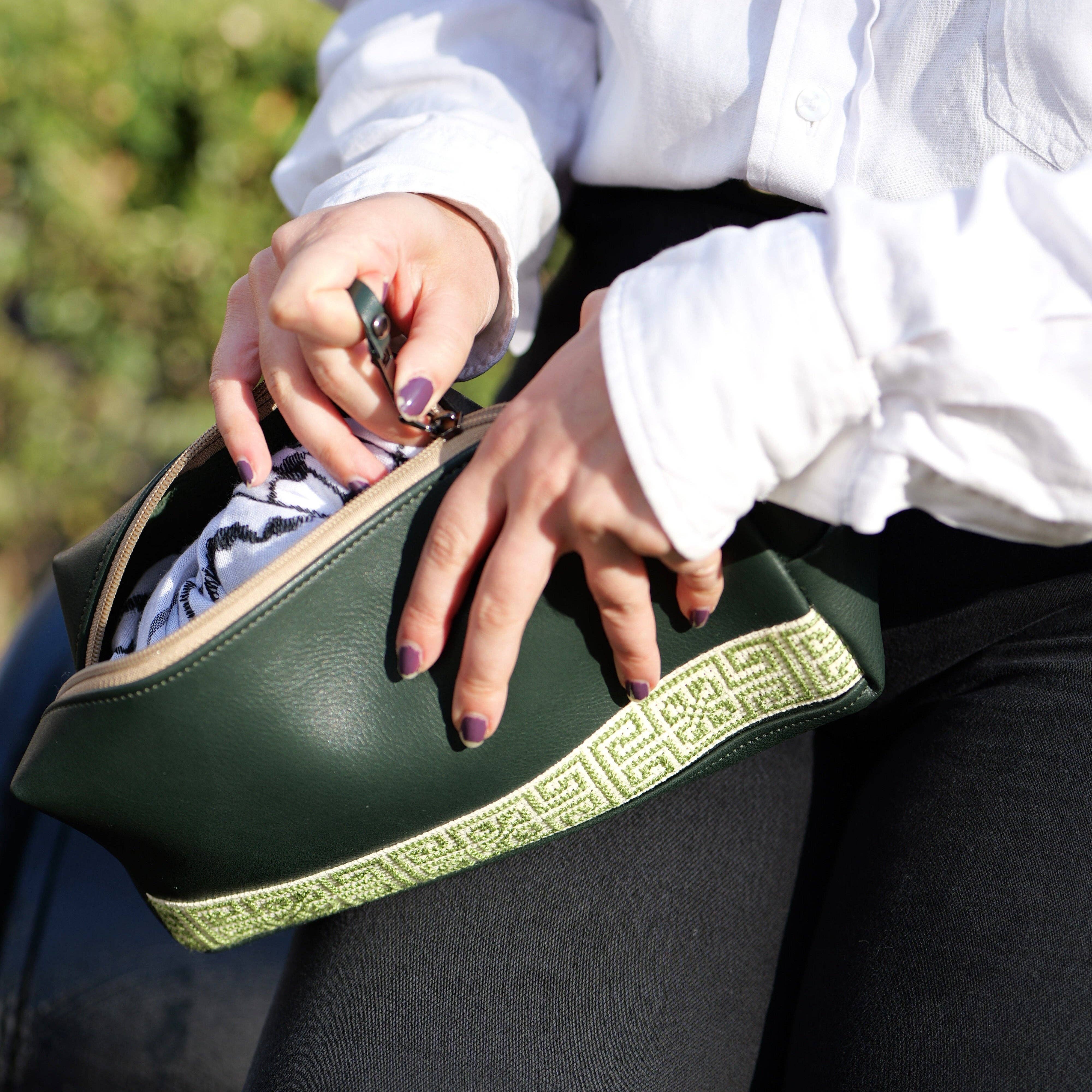 Darzah - Wholesale Toiletry Bag - Women's - Travel Kit - Green2