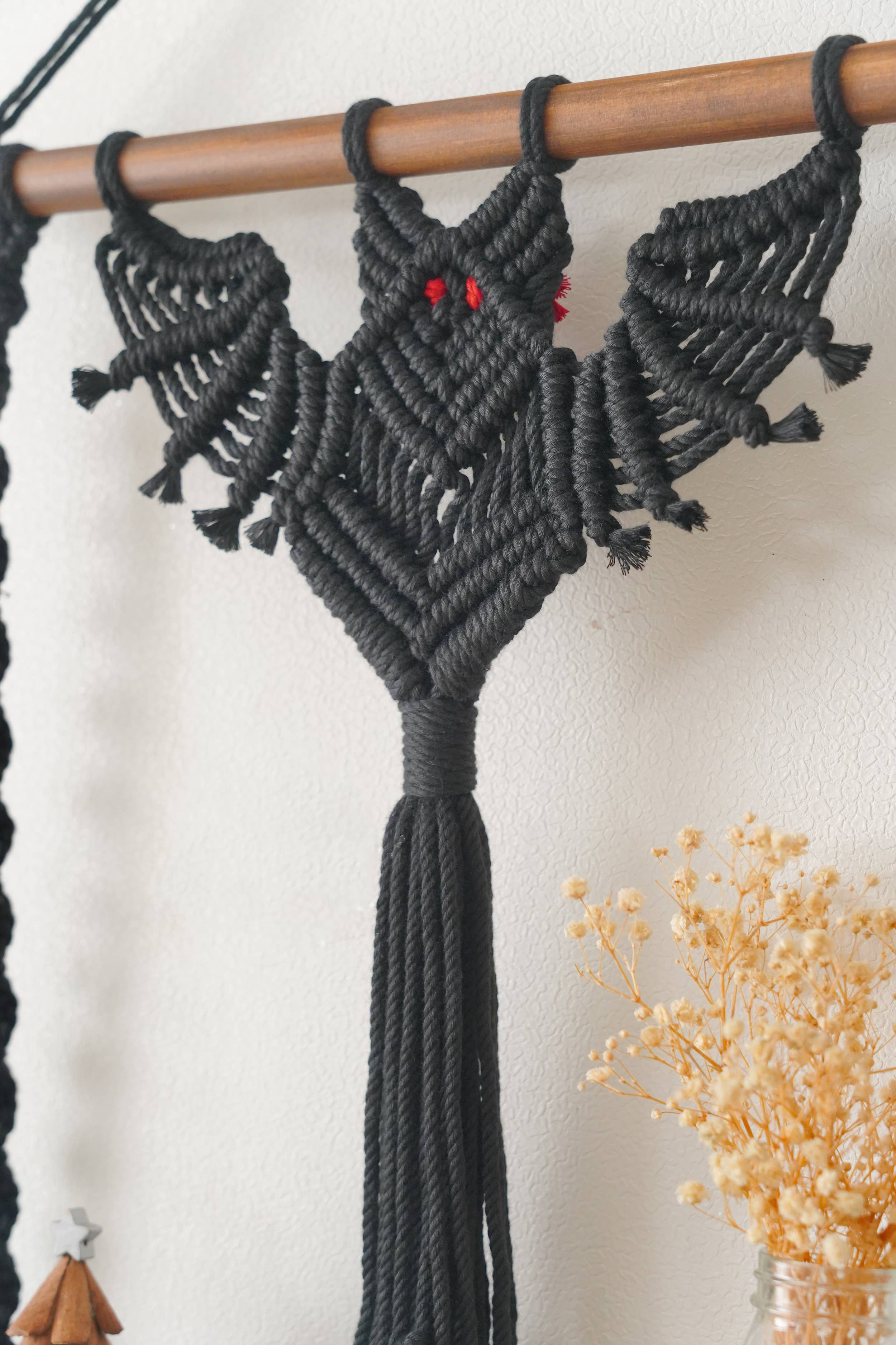 BeanDaikon - Venta al por mayor Macetas colgantes - Colgante de pared de murciélago macramé, soporte para plantas y estante para Halloween7