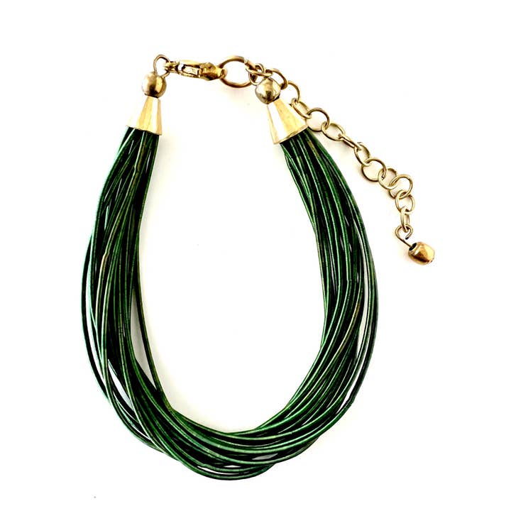 Bracelet en fil métallique, fermeture à mousqueton, vert foncé pour la vente par Erik & Mike