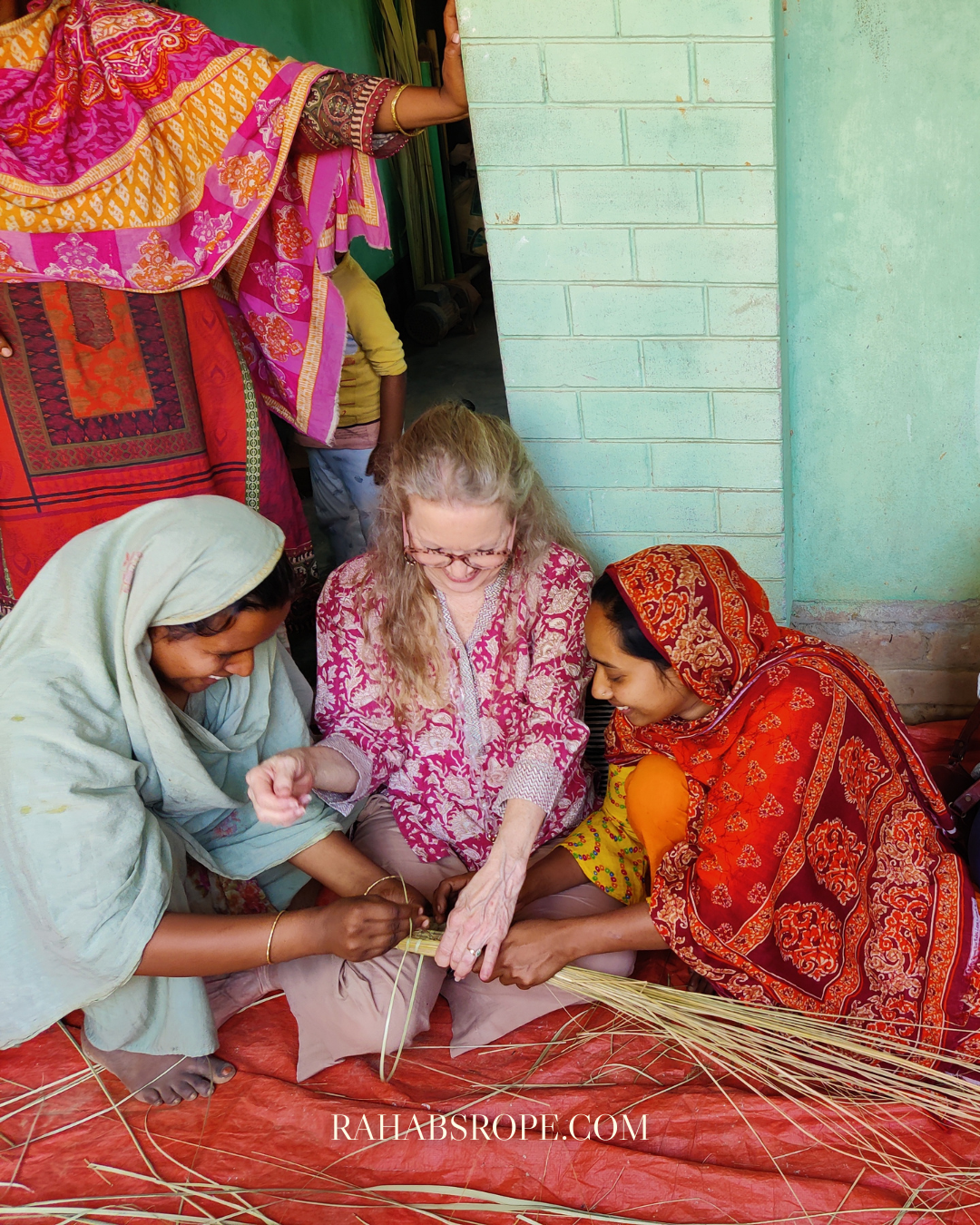Rahab's Rope - Wholesale Bread Pan - Oval Birds in a Tree Bread Warmer Basket4