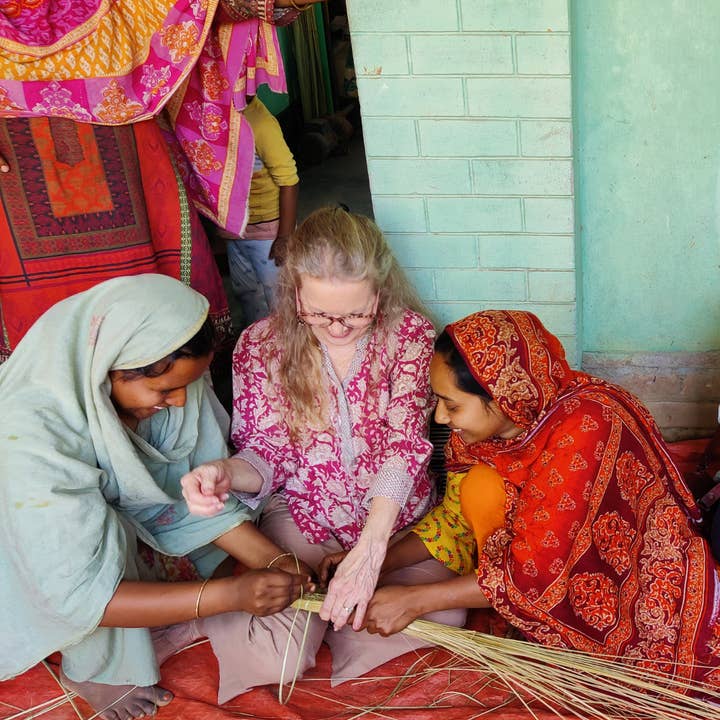 Rahab's Rope - Wholesale Bread Pan - Oval Birds in a Tree Bread Warmer Basket4
