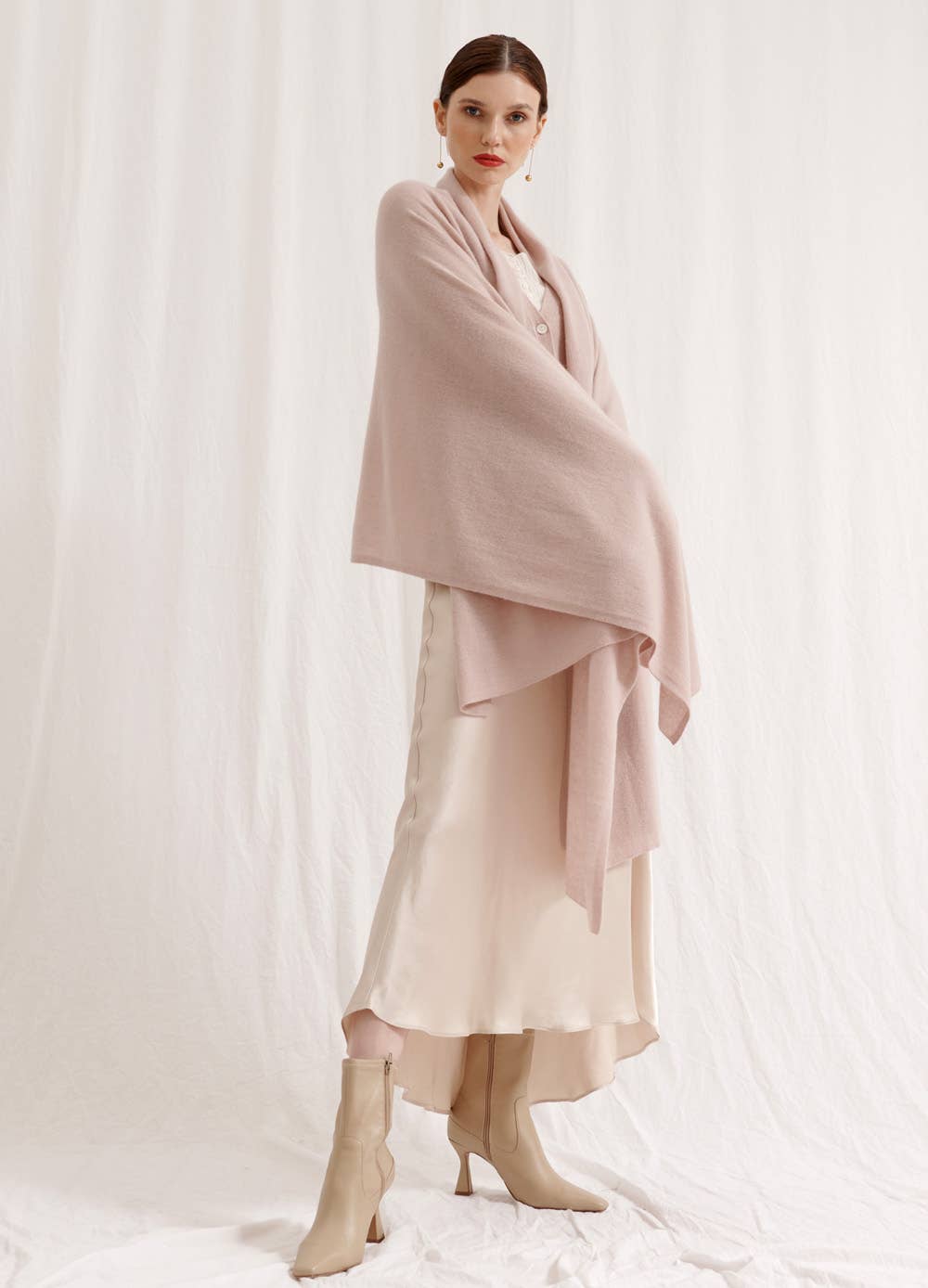 CASHMERISM - Wholesale Wrap - Women's - Oversized cashmere travel wrap - Rosy Mist4