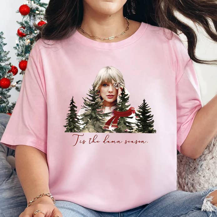 T-shirt de Noël - C'est la saison pour la vente par Days with Gray