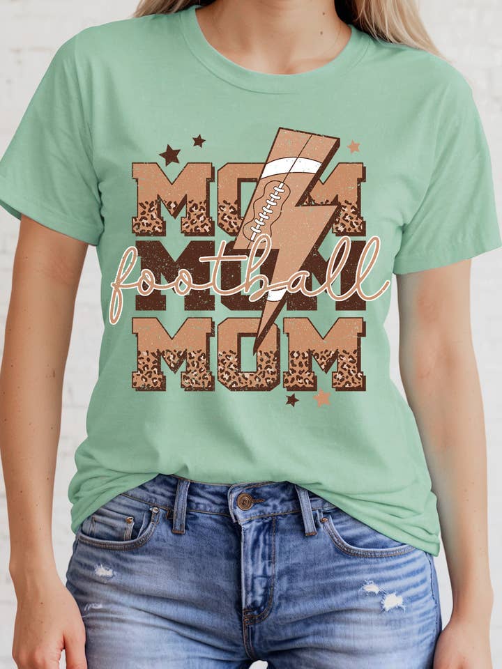 BT2532-T Haut à Manches Courtes Imprimé Graphique Maman de Football pour Femmes pour la vente par BouTeeQue Closet