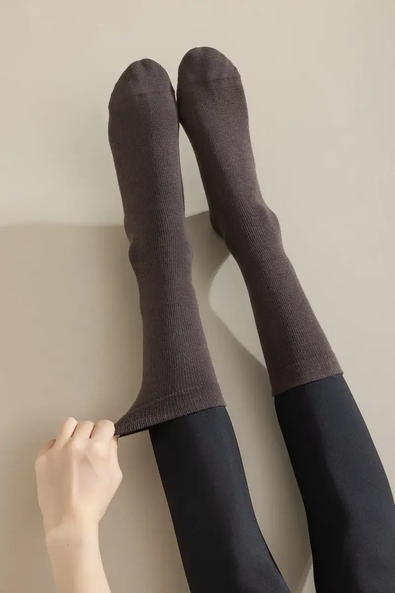 Mescola 9 colori Calze antiscivolo per yoga e pilates in vendita all'ingrosso su Faire15