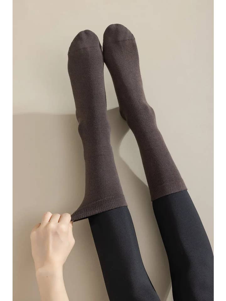 Mix colours Yoga & Pilates grip socks for wholesale on Faire15