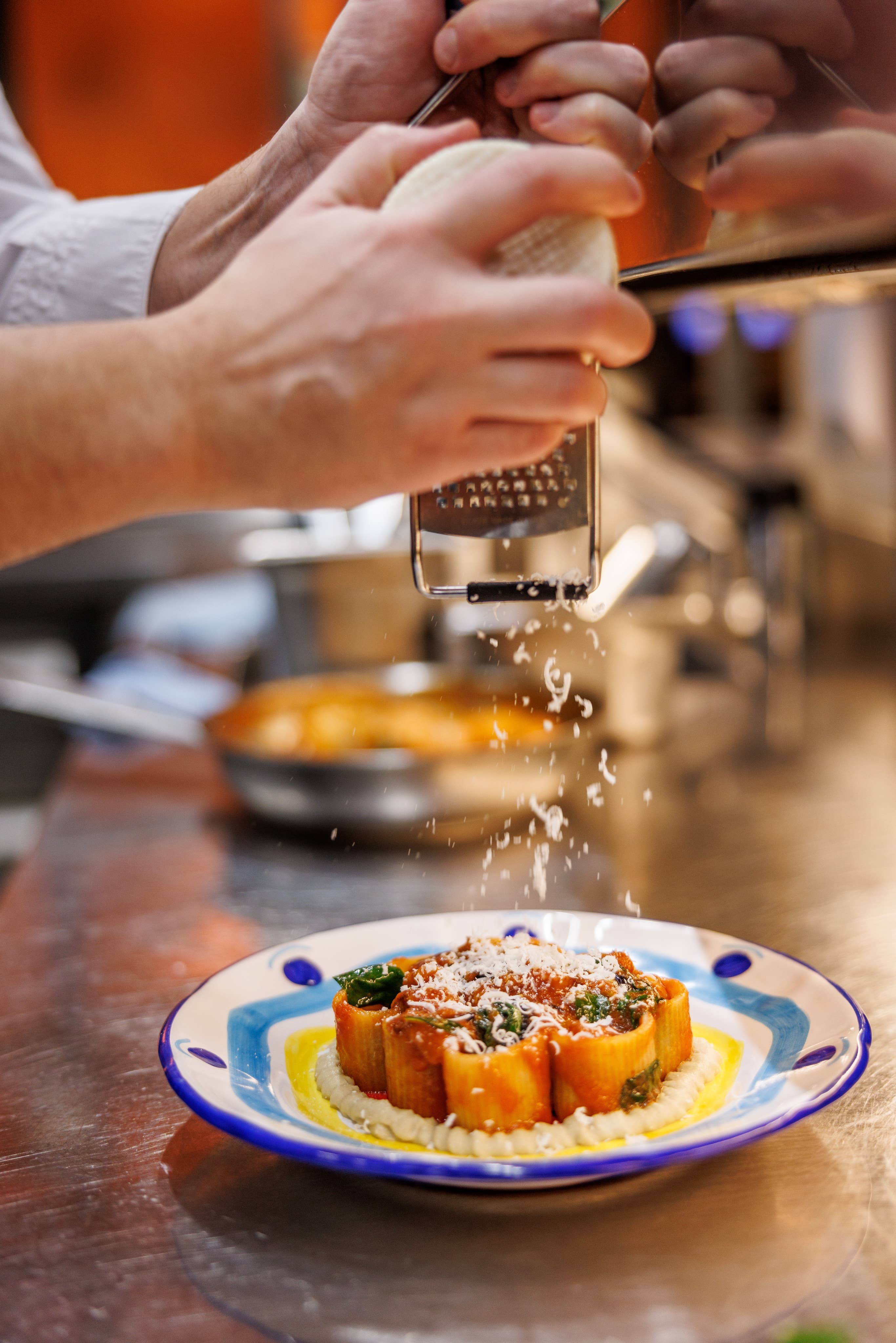 Callwey GmbH - Wholesale Cookbooks & Food - Guest in Rome: Recipes and Insider Tips (German)1