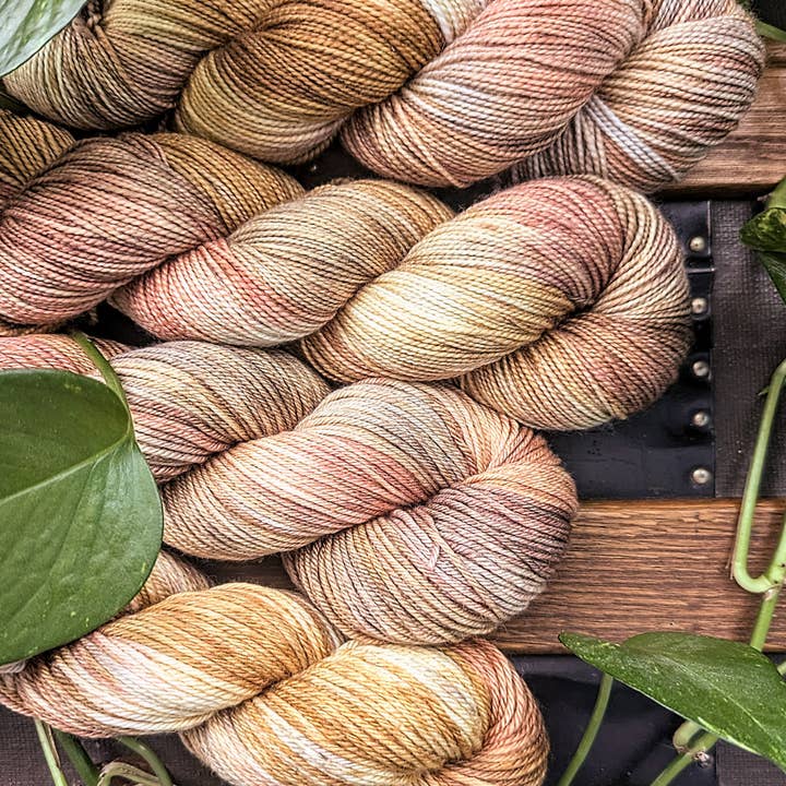 Aloy, Håndfarvet Garn 4-pak for engroshandel hos The Ginger Needle