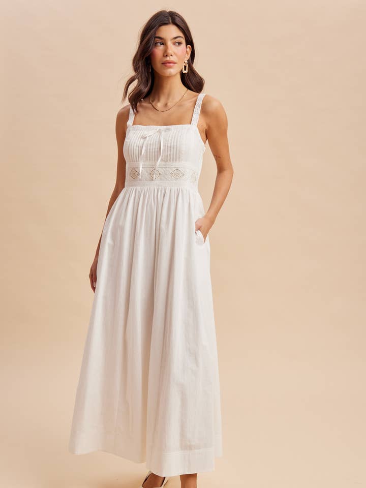 ROBE LONGUE À DÉTAILS PLISSÉS pour la vente par In Loom