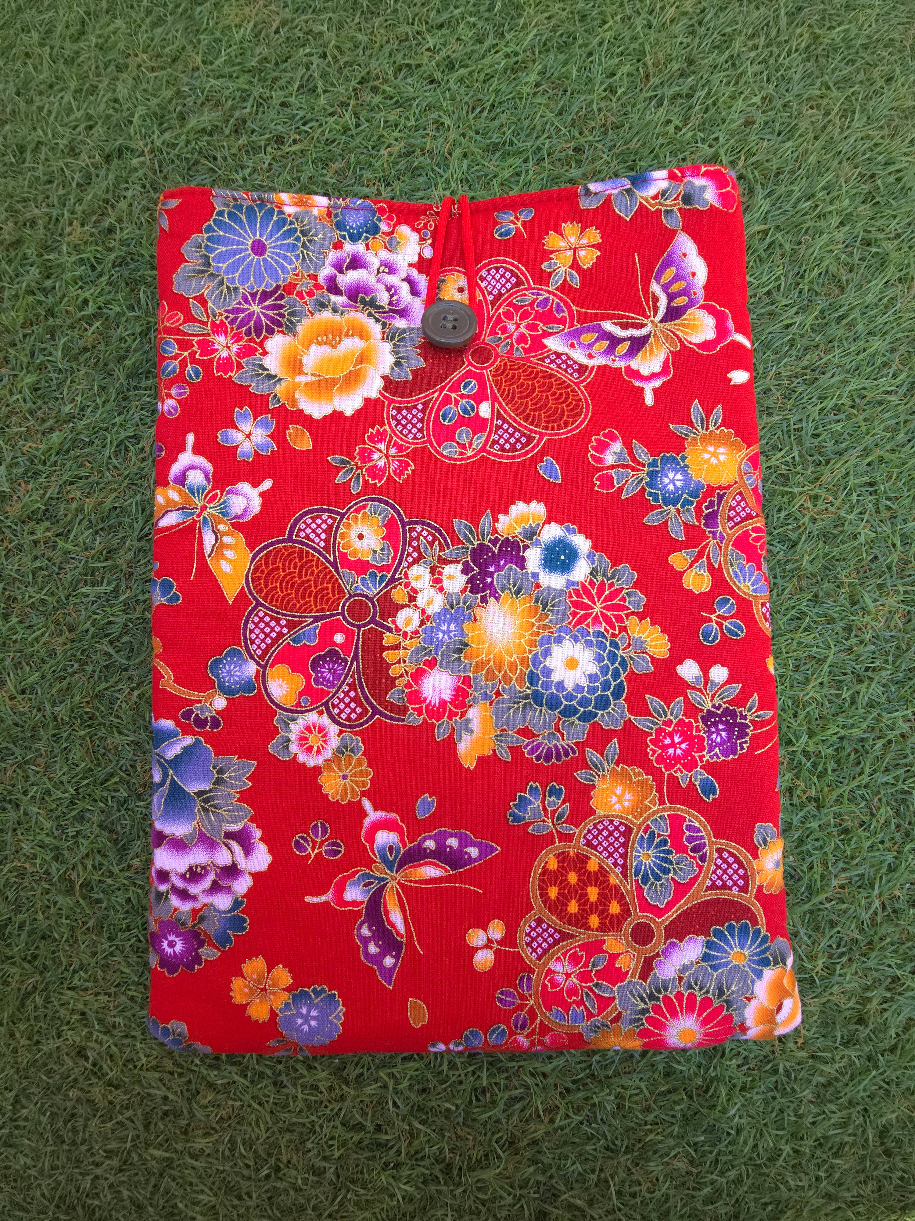 laubelgo – Engroshandel Bogomslag – Polstret bogomslag med orientalske motiver på rød baggrund1