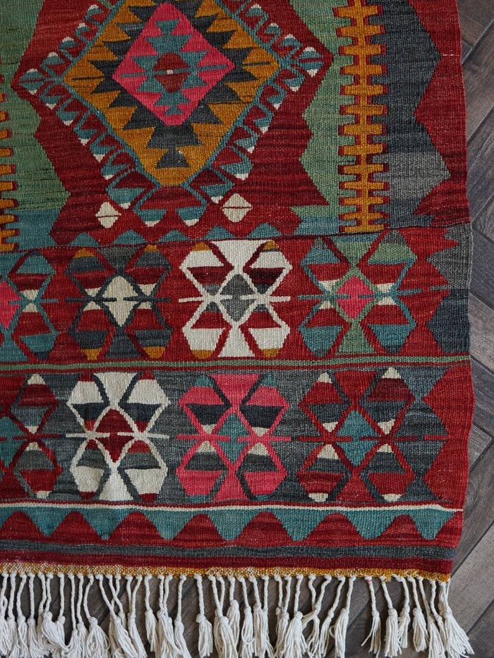 AZRA - Medium Vintage Turkish Area Rug 2.9 x 5.5 ft for wholesale by High Pile Designs