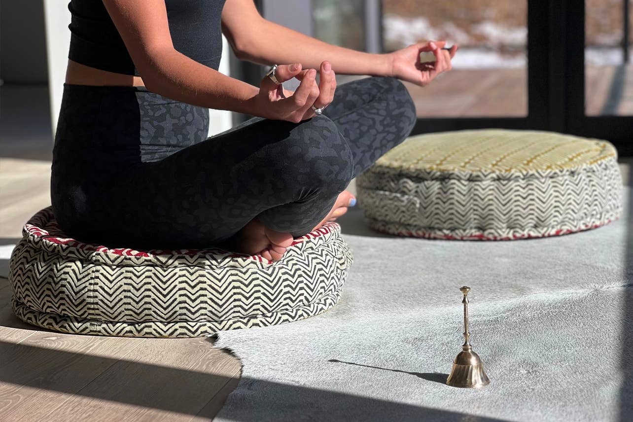 Verve Culture – Engroshandel Meditationsudstyr – Meditationspude med dobbeltsidet bloktryk - rund1