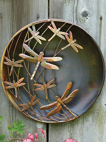 Disque mural en forme de libellules en relief, 12 po pour la vente par Ancient Graffiti