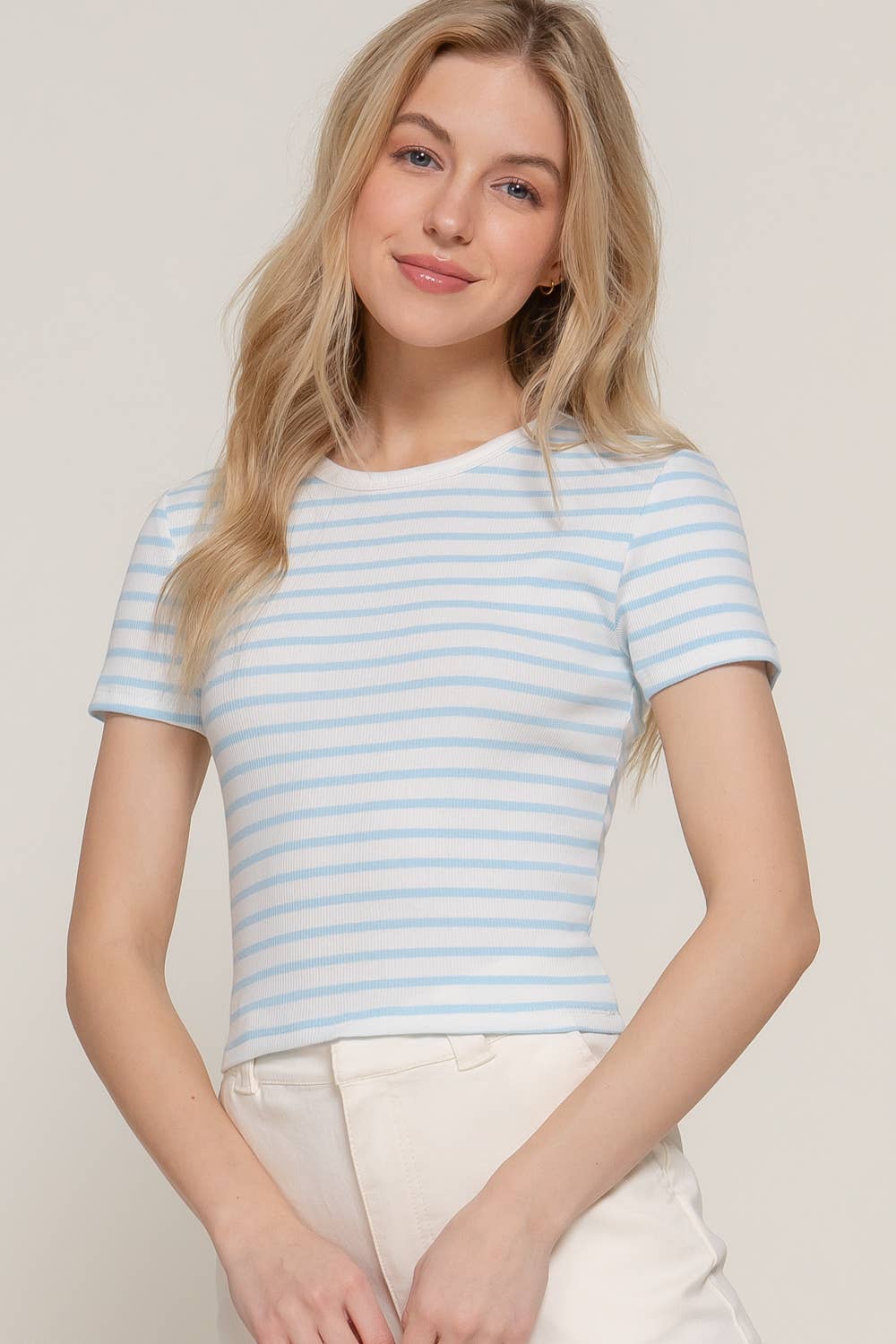 Active Basic | Active USA - Vendita all'ingrosso Top in maglia - Donna - Top a righe in cotone a costine con maniche corte e collo rotondo18