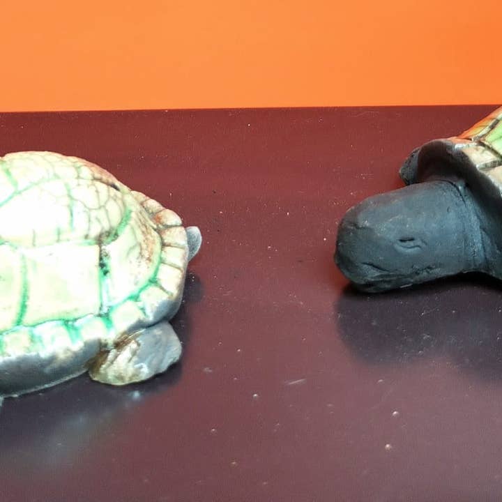 Land tortoises for wholesale by Isabelle Bedel - Sculpture Raku