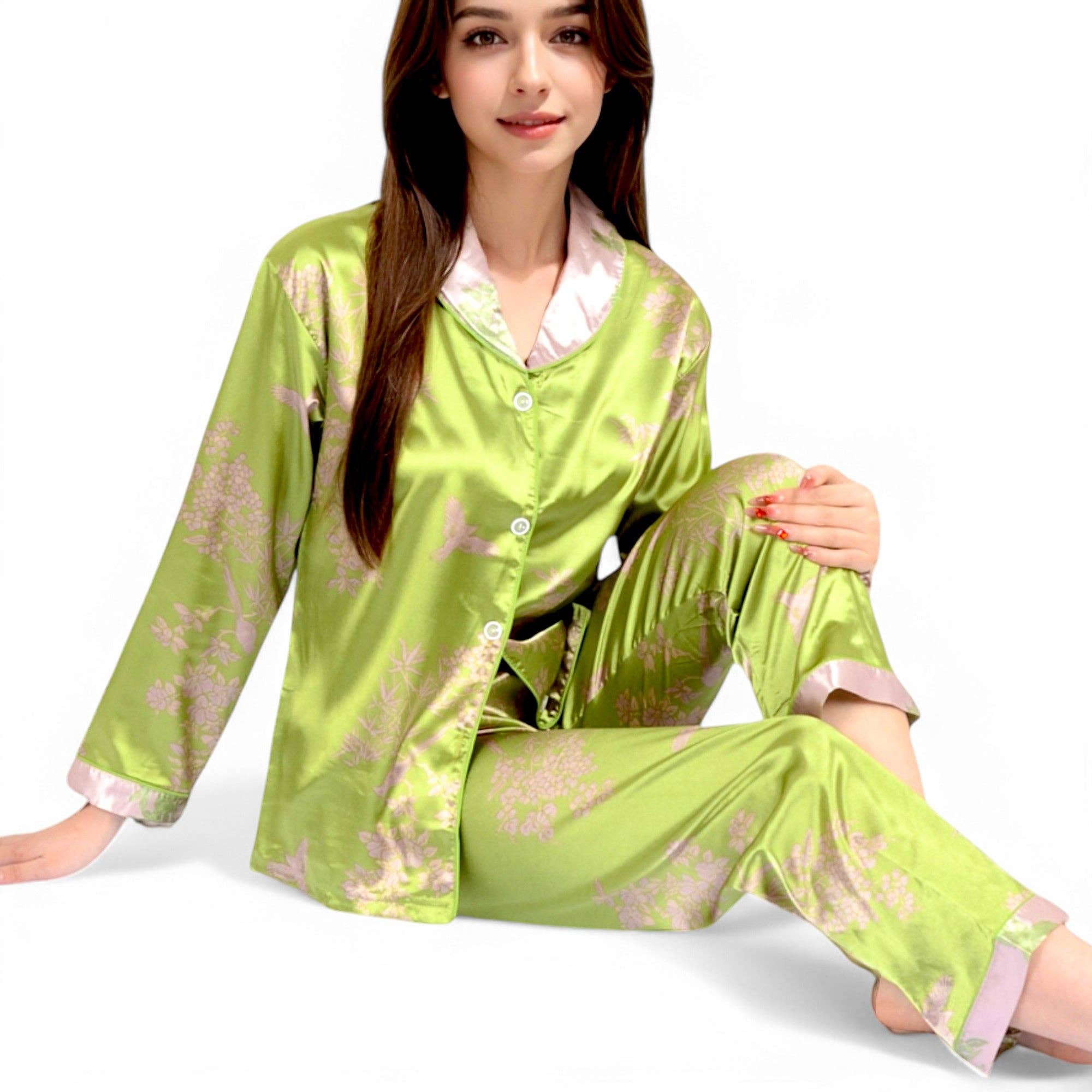 Vert Ensemble de pyjama en satin à imprimé bambou avec bordure contrastante en vente sur Faire0