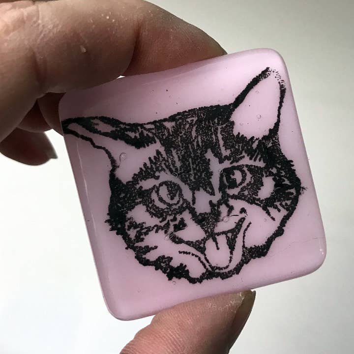 Kiku Handmade | Contemporary Fused Glass Home Goods - Wholesale Magnet - Kitty Fused Glass 1.75" Magnet