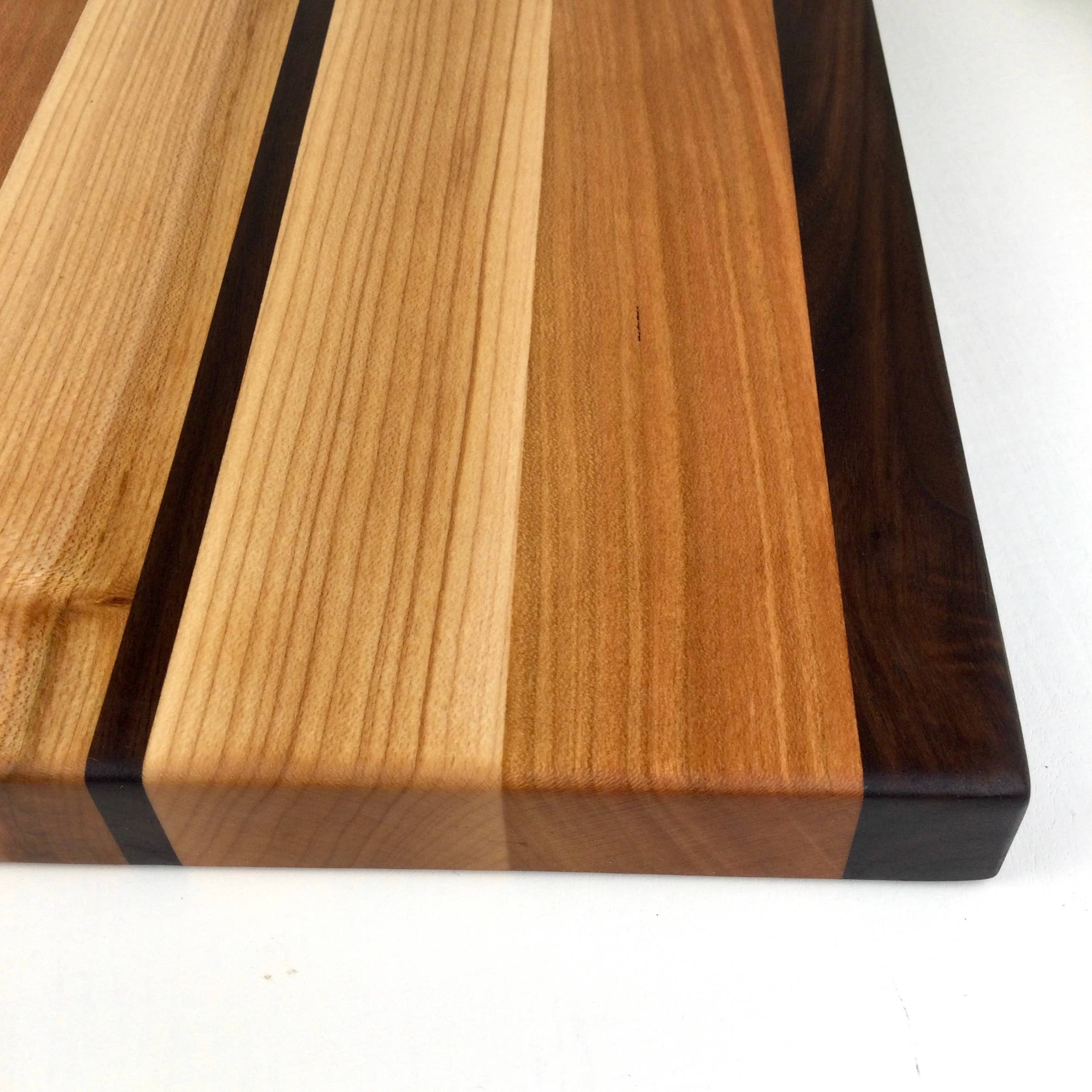 Scrappy's Workshop - Wholesale Cutting Board - Walnut, Maple & Cherry Wood Cutting board - Classic Style2
