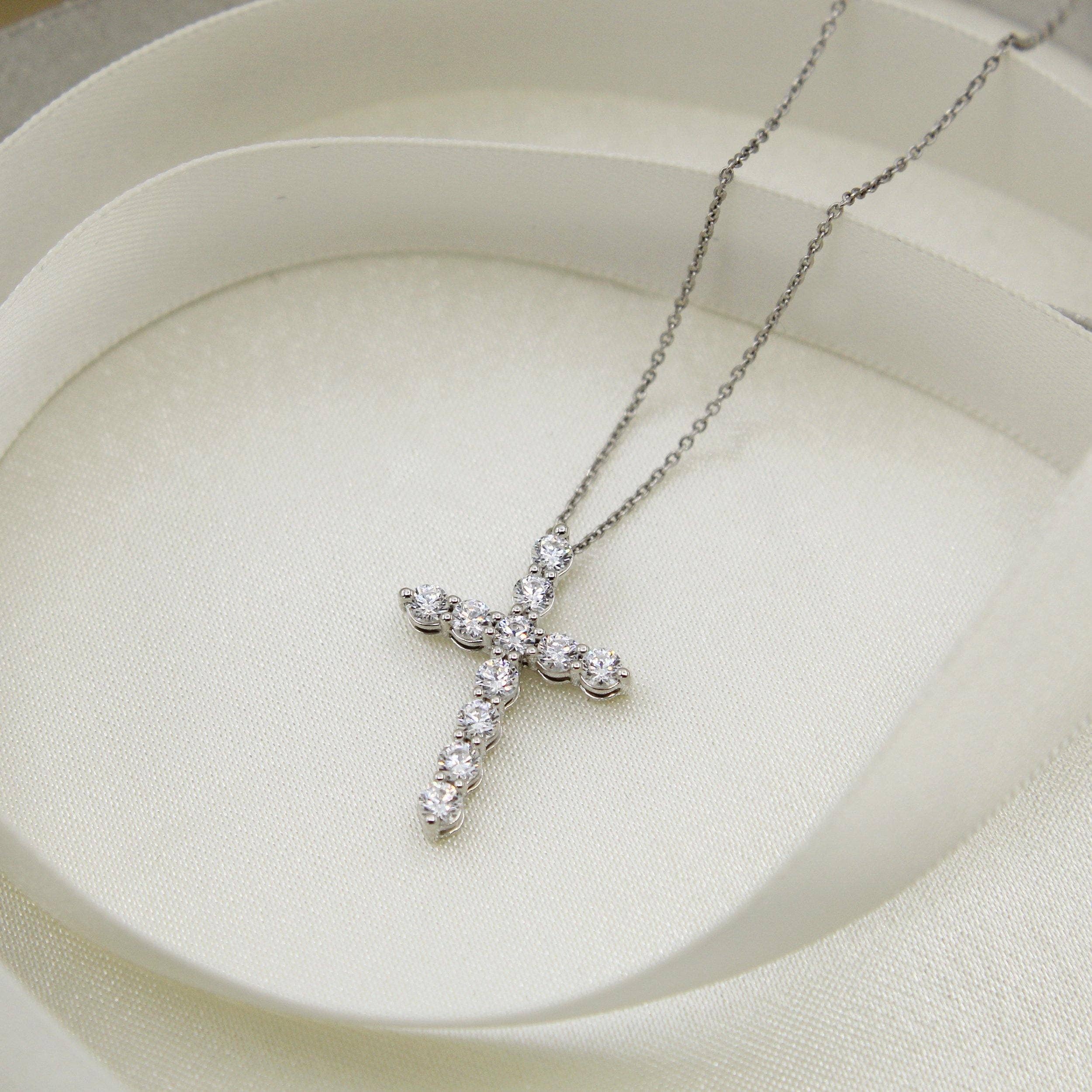 Fifth and Fine - Wholesale Pendant/Charm Necklace - 1/5Cttw to 1.00Cttw Classic Diamond Cross Pendant in Silver14