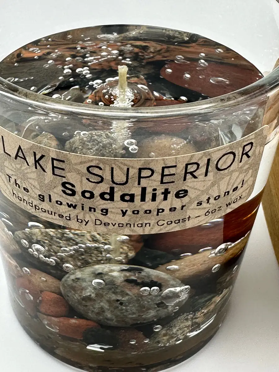 Devonian Coast - Wholesale Novelty Candle - Lake Superior "Yooperlite" Sodalite – Medium 6oz Wax2