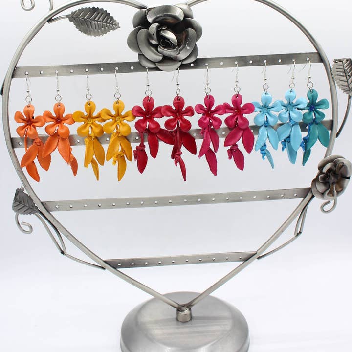 Sunflower Handmade leather inc – Großhandel Ohrhänger – Handgefertigter Blumenohrring aus Leder1