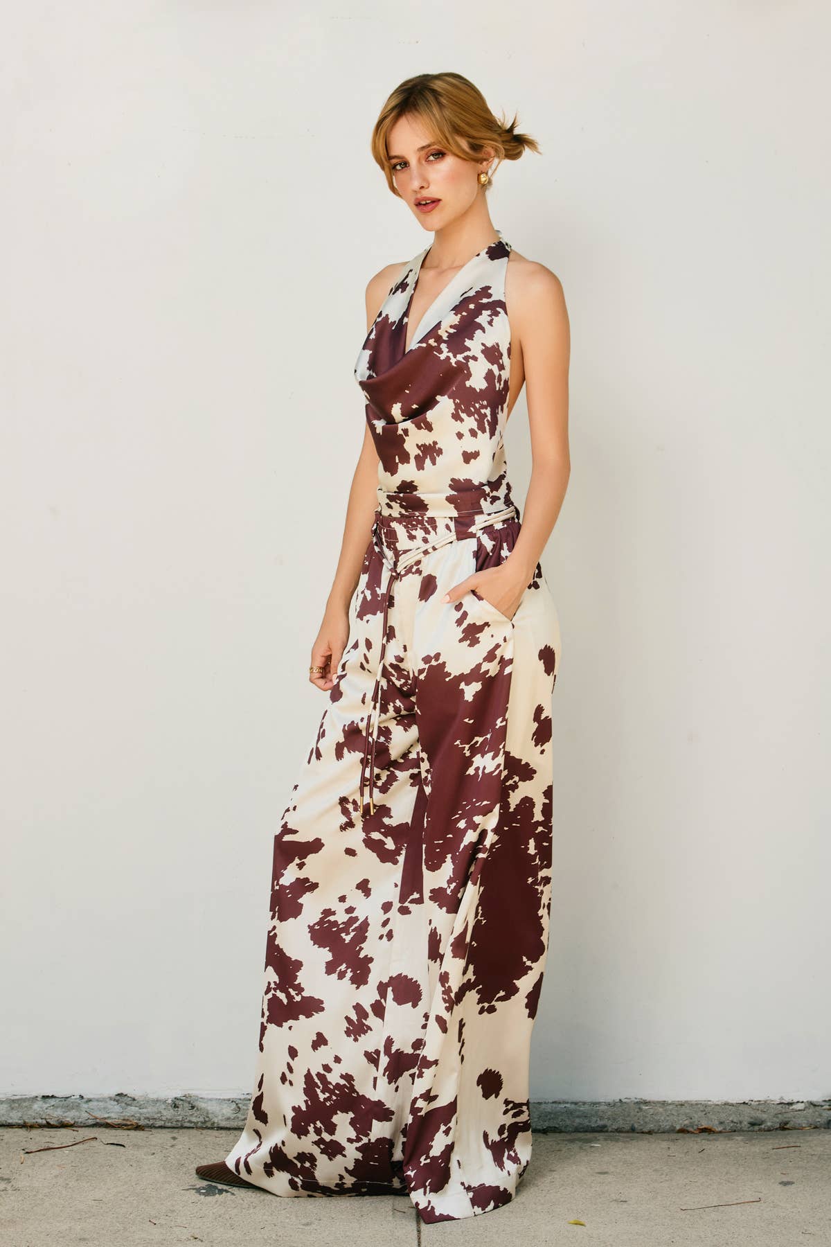 JOHANNESBRØD BRUN Sable Skies bukser med bæltestropper for engroshandel på Faire1