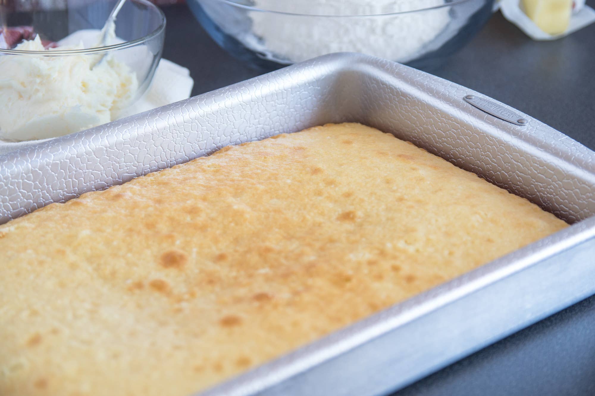 Fox Run Brands - Wholesale Cake Pan - Doughmakers Original Non-Stick Cake Pan, 9" x 13"1